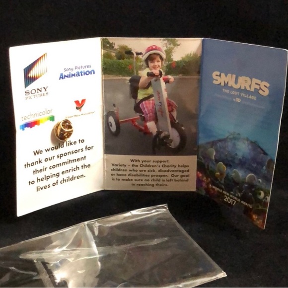 SONY Pictures Smurfs, The Lost Village Movie Collectible SMURFETTE Heart Pin New - Picture 7 of 9